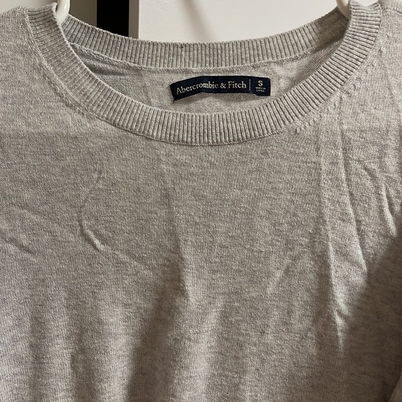Abercrombie & Fitch Small sweater worn once - Picture 3 of 4